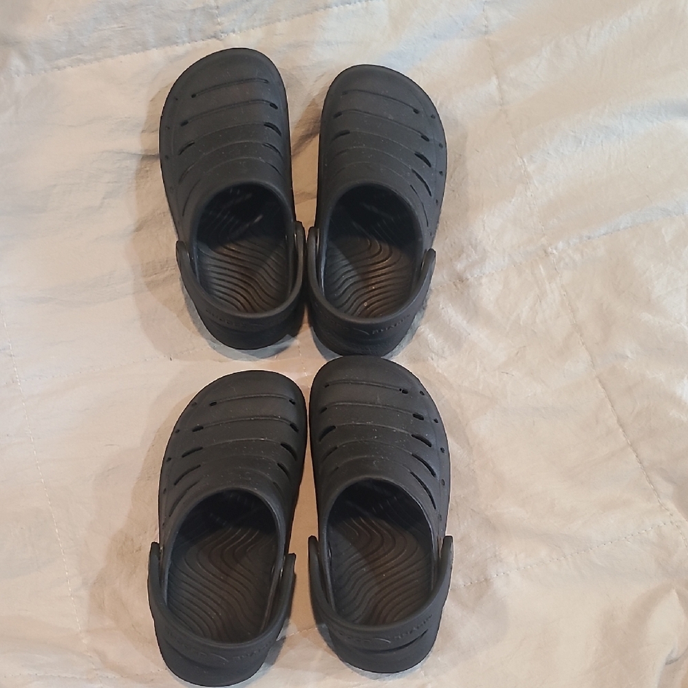 2 Pair Kids Size 7 & 9 Black Slip-On Sandals